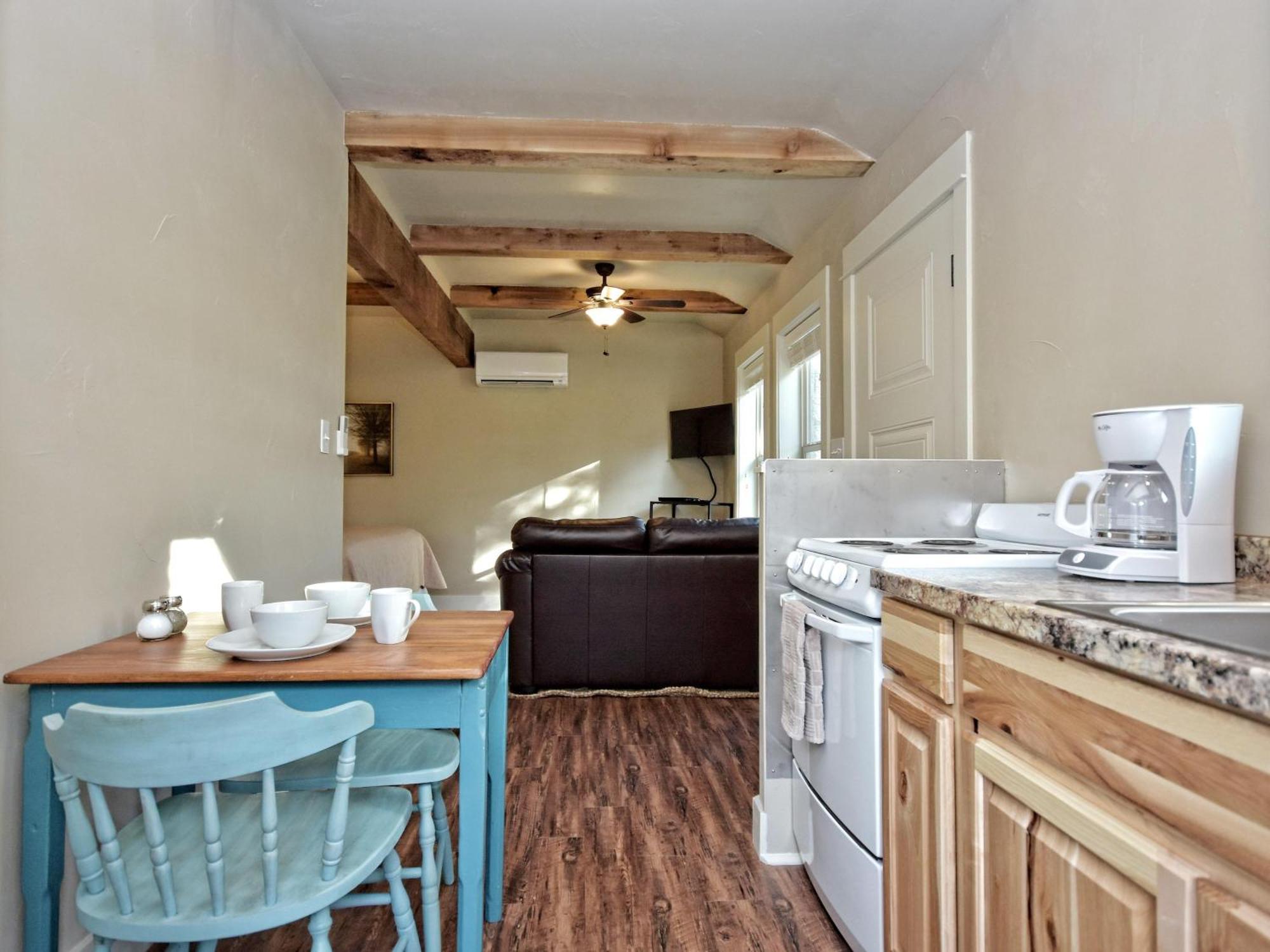 Cabins At Flite Acres - Coyote Cabin Wimberley Εξωτερικό φωτογραφία